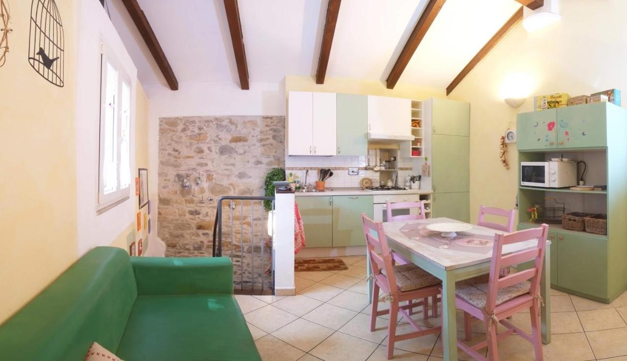 La Casa Nel Caruggio Lägenhet Diano Arentino Exteriör bild